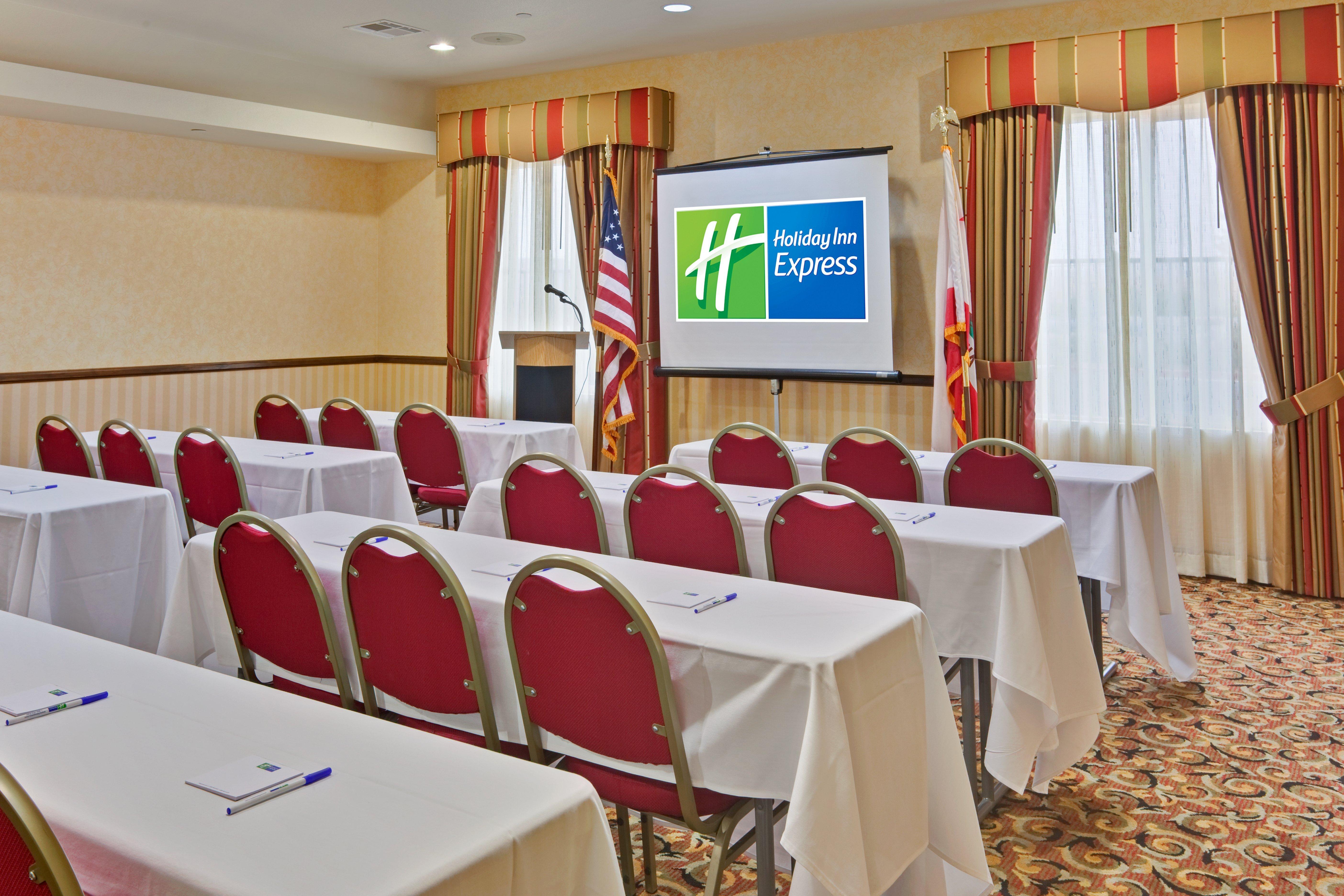 Holiday Inn Express & Suites Beaumont - Oak Valley By Ihg Exterior photo